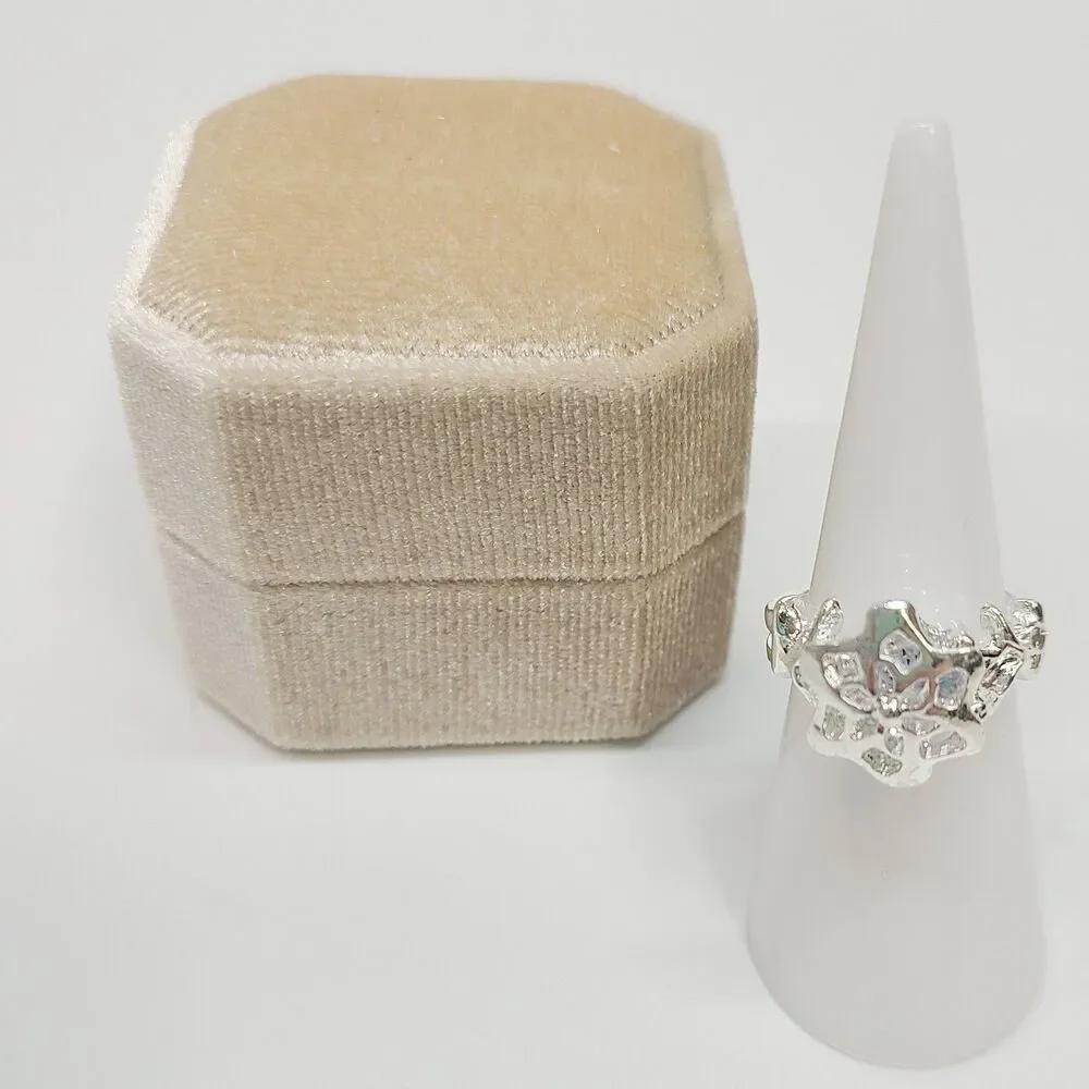 Lord of the Rings Galadriel Ring Elvish Nenya Size 6 Silver Tone & Box